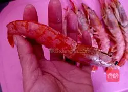 Illustration of braised prawns in oil 1