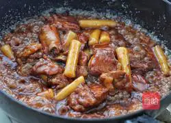 Illustration of how to cook rice cakes with spareribs 9