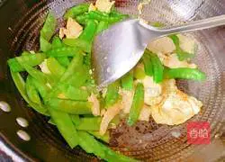 Recipe for scrambled eggs with snow peas Illustration 11