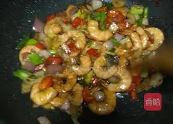 Illustration of how to stir-fry shrimp 5