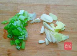 Illustration of how to make kelp braised pork ribs (braised version) 3