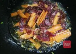 Illustration of how to make sausage and bamboo shoots 6