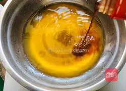 Illustration of how to make a bowl of steamed oil duck 3