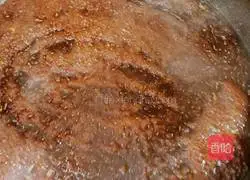 Illustration of how to make shredded pork with Jia Chang Jing sauce 5