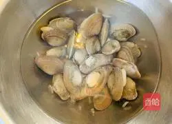 Illustration of steamed seafood with garlic paste 2