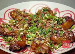 Illustration of how to make garlic chicken wings 1