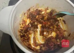 Illustration of how to make flower nail powder 5