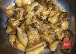 Illustration of Homemade Steamed Pork with Glutinous Rice Flour 1