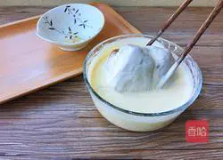 Illustration of how to steam crispy pork with chicken juice 6