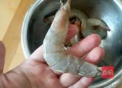 Beer Skewered Shrimp Illustration of how to do it 1