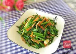 Illustration of how to make shredded pork and stir-fried leeks 9