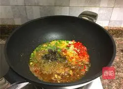 Illustration of how to cook fish with pickled pepper and black bean sauce 8