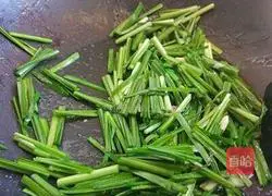 Illustration of how to make fried squid and leeks 5