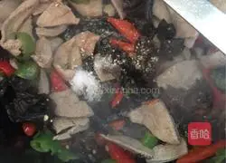 Hunan cuisine: Illustration of how to stir-fry pork liver 6