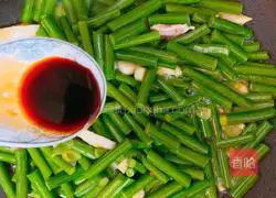 Illustration of how to make stir-fried meat with garlic moss 6