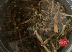 Illustration of how to make casserole with cowpea and braised pork ribs 1