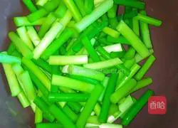 Illustration of how to make stir-fried pork with garlic sprouts 2