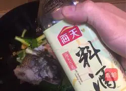 Illustration of Laoganma's recipe for stuffed tilapia with garlic sprouts, parsley and celery 9