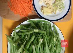 Illustration of how to make pork belly and beans 3