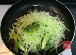 Illustration of how to make scrambled eggs with lettuce 14