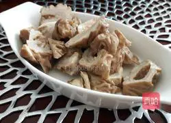 Illustration of how to make fried fat intestines with green garlic 1