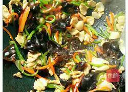 Illustration of how to make fried pork slices with fungus 8