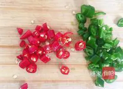 Illustration of how to steam prawns in oil 1