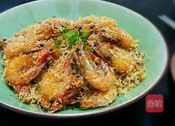 Illustration of how to make fried shrimps in typhoon shelter 12