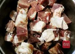 Illustration of how to make braised beef 1