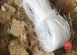 Illustration of how to make pickled cabbage, vermicelli and frozen tofu 9