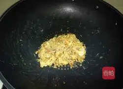 Illustration of how to make scrambled eggs with peanuts and pine nuts 7
