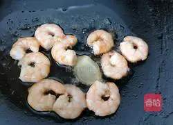 Illustration of how to make fried shrimp with okra 6 