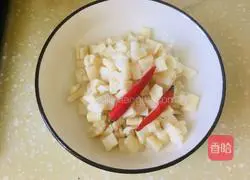 Illustration of how to make fried beef with dried radish 1
