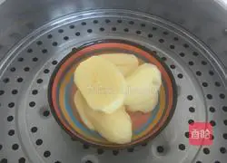 Illustration of how to make mashed potatoes with sauce 4