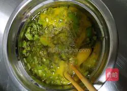 Illustration of how to bake green pepper with eggs 3