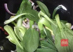 Illustration of how to make spicy stir-fried