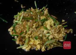 Illustration of how to make scrambled eggs with pickled mustard 5