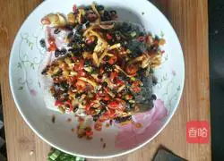 Illustration of how to make shaved salt fish 4