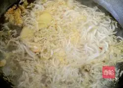 Illustration of how to make pickled cabbage with white meat 6