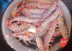 Illustration of how to make boiled nine-section shrimp 4