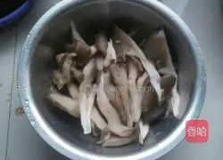 Illustration of how to make salt and pepper mushrooms 1