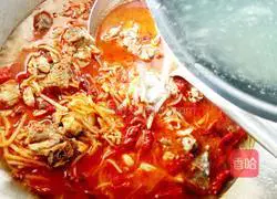 Illustration of how to make chicken with sour bamboo shoots in red soup 9