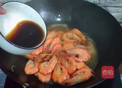 Illustration of braised prawns in oil 8