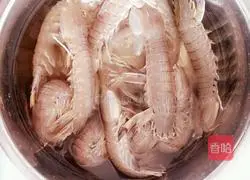 Illustration of how to make steamed shrimp clams 1