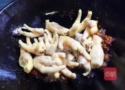 Illustration of how to make spicy chicken feet 6