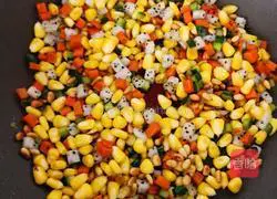 Illustration of how to stir-fry pine nuts with corn 2