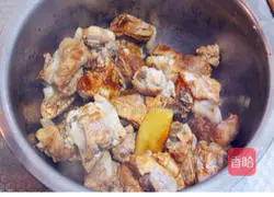 Illustration of how to make dry pot spareribs 3
