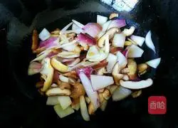Illustration of how to make fried meat with onions and mushrooms 6