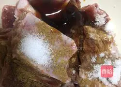 Illustration of how to make dry-fried short ribs 1