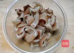 Illustration of how to braised pork rinds with potatoes 2